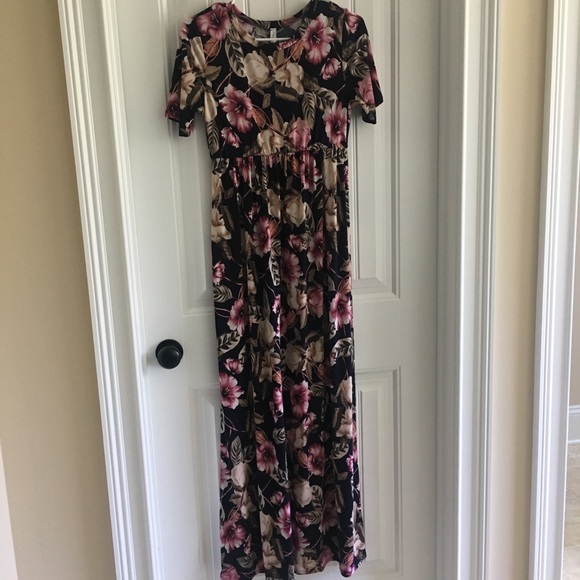 Pinkblush Dresses & Skirts - Pinkblush MaternityMaxi Dress, Medium